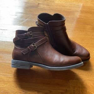 NWOT Leather memory foam ankle booties, 8.5Wide